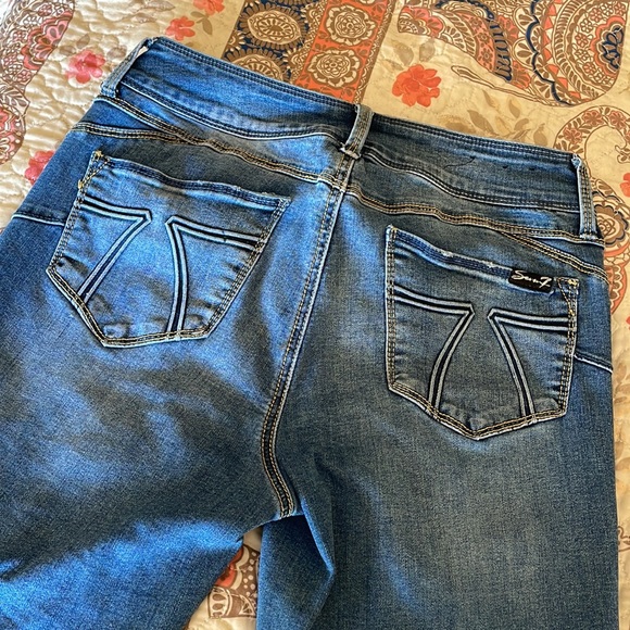 Seven Jeans Booty-Shaper size 8 - lightly distressed - Picture 4 of 5